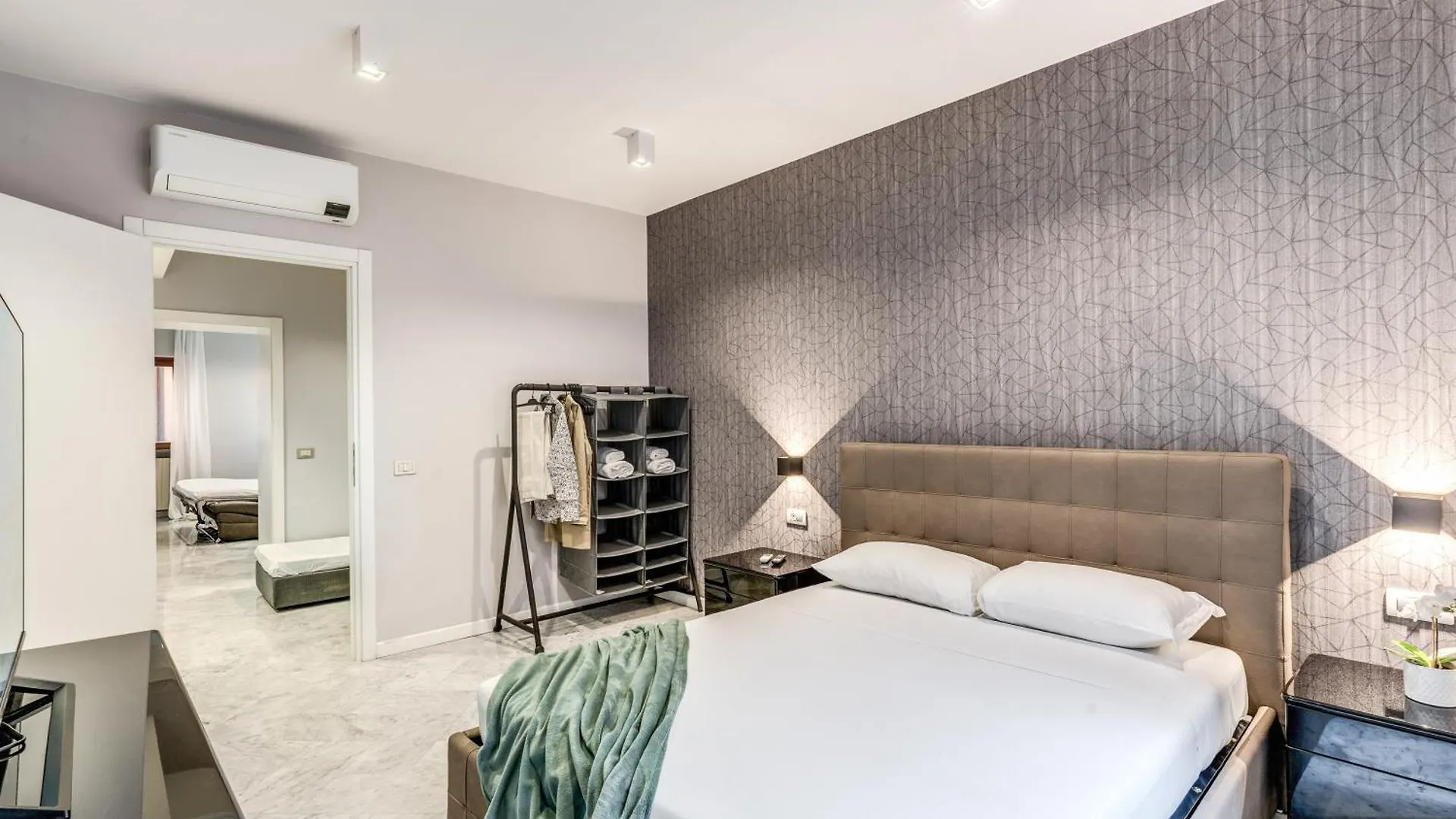 R22 Apartment Rome Italy