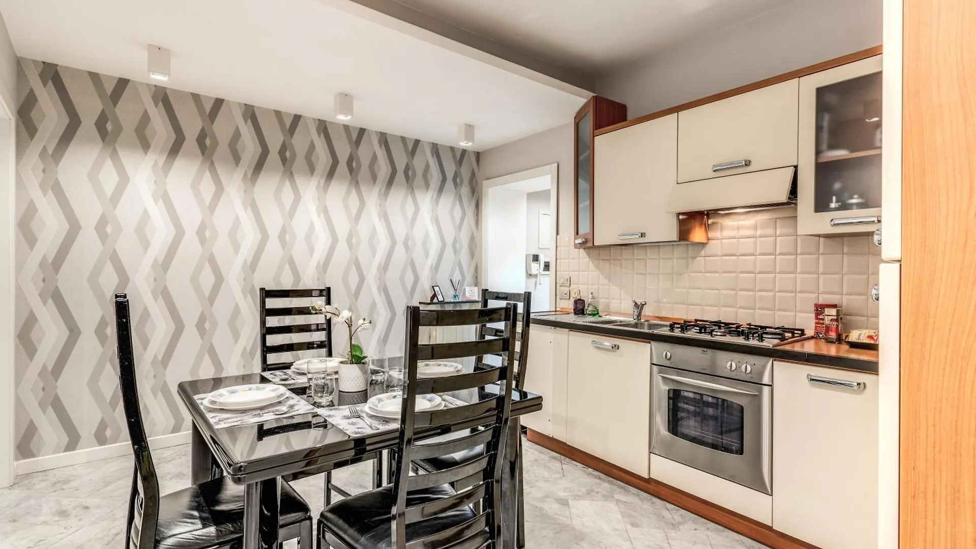 R22 Apartment Rome Italy
